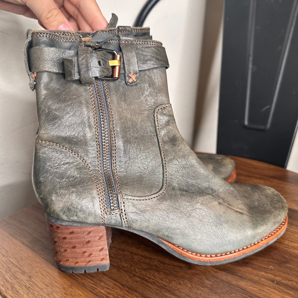 Trask‎ Madison Women Grey Distressed Leather Moto Ankle Boots Block Heel Size 6
